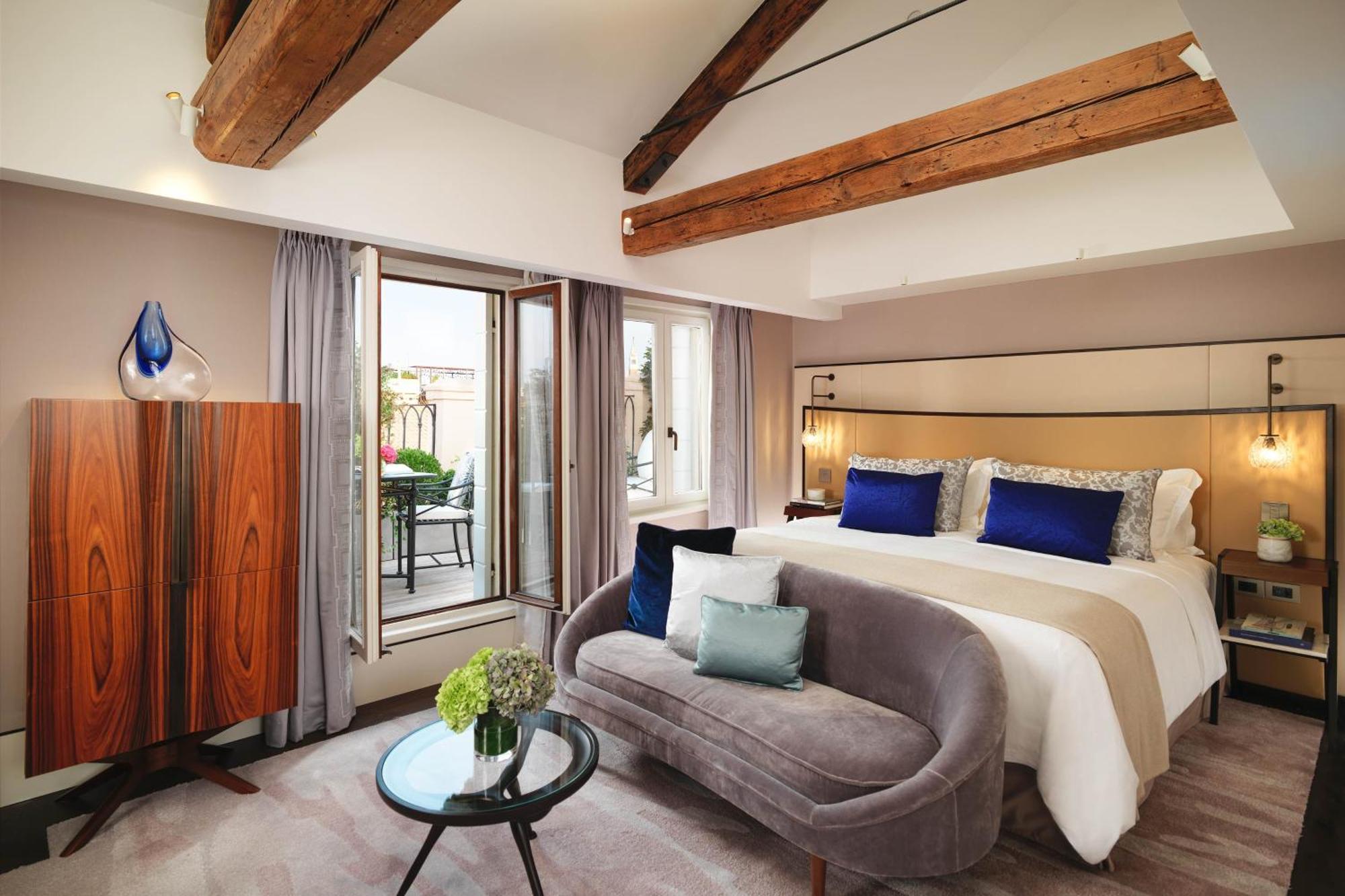 King Room with Terrace and Canal View